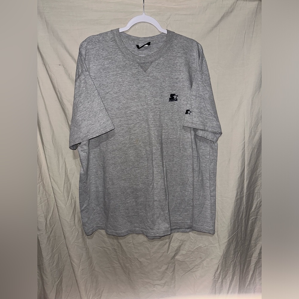 Vintage early-mid 2000’s gray starter tshirt